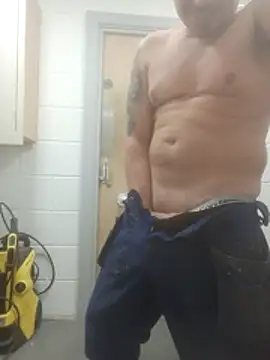 Snapshot of phil4fun4 chatting on 10-23-25, 08:57 phil4fun4 online show from 10-23-25, 08:57