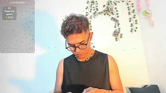 Snapshot of cute_sammy_1 chatting on 09-09-25, 04:12 cute sammy 1 online show from 09-09-25, 04:12