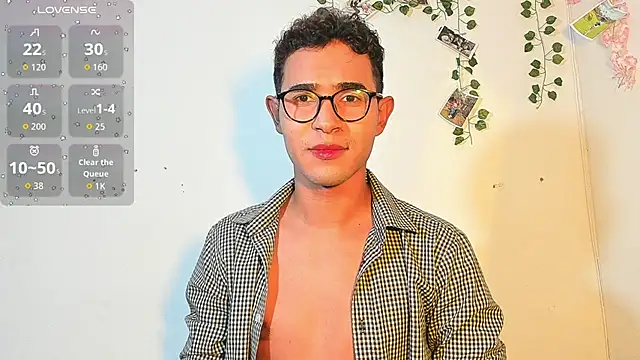 Snapshot of cute_sammy_1 chatting on 10-01-25, 09:43 cute sammy 1 online show from 10-01-25, 09:43