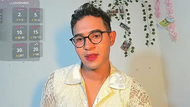 Snapshot of cute_sammy_1 chatting on 10-02-25, 10:22 cute sammy 1 online show from 10-02-25, 10:22