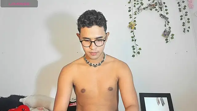 Snapshot of cute_sammy_1 chatting on 10-06-25, 07:22 cute sammy 1 online show from 10-06-25, 07:22