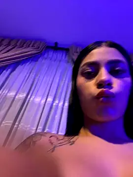 Snapshot of AlannaEvons chatting on 10-10-25, 11:04 AlannaEvons online show from 10-10-25, 11:04