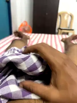 Snapshot of usermood2000 chatting on 10-07-25, 06:21 usermood2000 online show from 10-07-25, 06:21