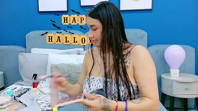 Ashley Evans22 online show from 10-18-25, 07:58