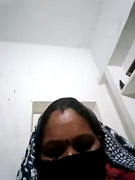 Snapshot of Pooja-guptq chatting on 11-08-25, 11:58 Pooja-guptq online show from 11-08-25, 11:58