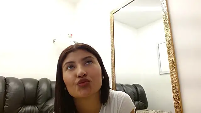 Snapshot of louis_k chatting on 02-21-25, 02:27 louis k online show from 02-21-25, 02:27