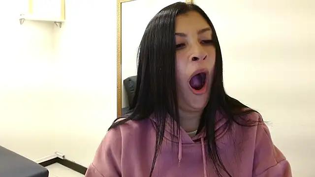 Snapshot of louis_k chatting on 11-08-25, 11:21 louis k online show from 11-08-25, 11:21