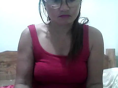 Snapshot of nathalie0045 chatting on 06-08-26, 09:37 nathalie0045 online show from 06-08-26, 09:37