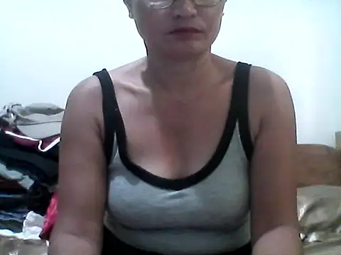 Snapshot of nathalie0045 chatting on 06-12-26, 10:30 nathalie0045 online show from 06-12-26, 10:30