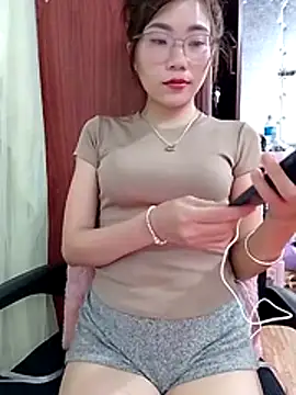 Snapshot of MyMy08 chatting on 11-28-25, 11:35 MyMy08 online show from 11-28-25, 11:35