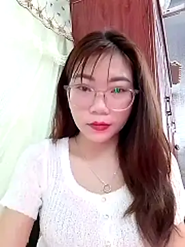 Snapshot of MyMy08 chatting on 12-15-25, 12:04 MyMy08 online show from 12-15-25, 12:04