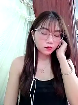 Snapshot of MyMy08 chatting on 12-15-25, 12:09 MyMy08 online show from 12-15-25, 12:09