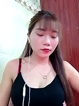 Snapshot of MyMy08 chatting on 12-17-25, 02:01 MyMy08 online show from 12-17-25, 02:01