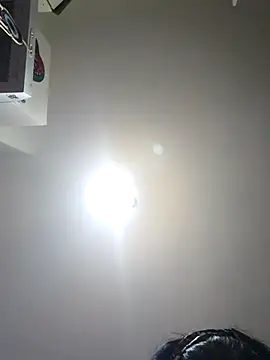 Snapshot of TaraWild chatting on 09-19-25, 03:56 TaraWild online show from 09-19-25, 03:56