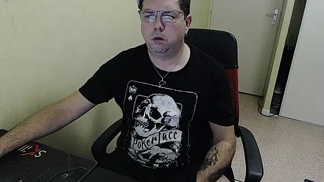 blueandwhite1 online show from 12-05-24, 03:39