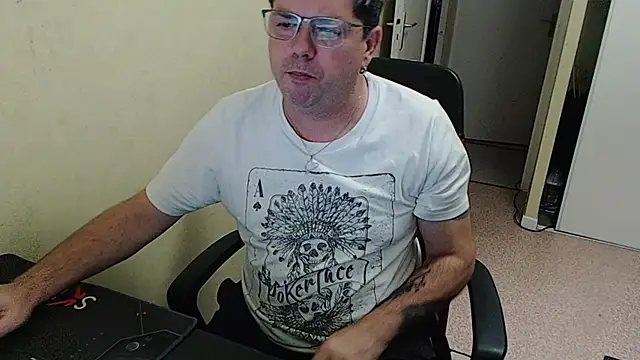 blueandwhite1 online show from 12-10-24, 03:44