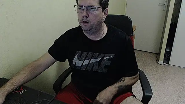 blueandwhite1 online show from 12-13-24, 03:32