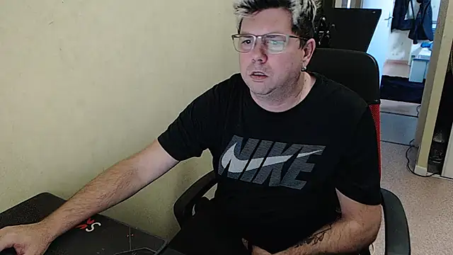 blueandwhite1 online show from 12-17-24, 03:28