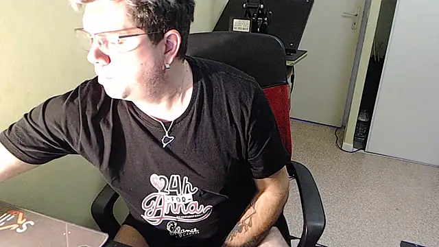 blueandwhite1 online show from 12-18-24, 04:06