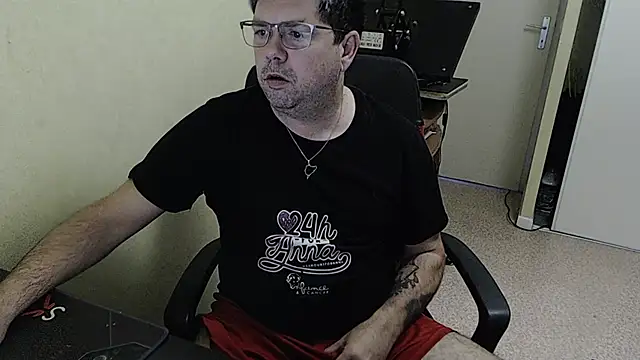 blueandwhite1 online show from 12-20-24, 03:31