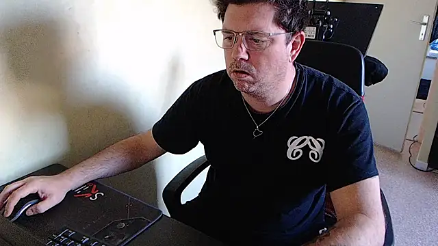 blueandwhite1 online show from 12-28-24, 03:26