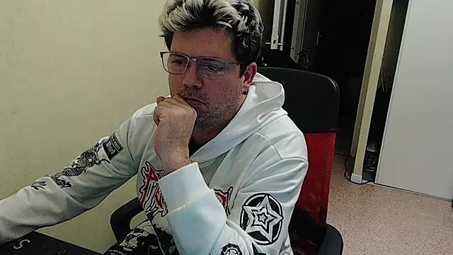 blueandwhite1 online show from 01-03-25, 10:08