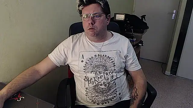 blueandwhite1 online show from 01-07-25, 03:33