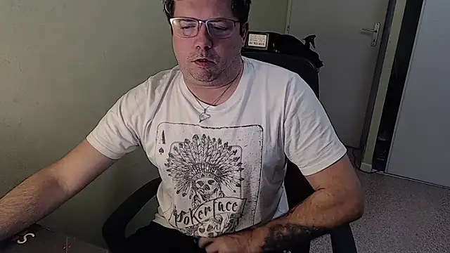 blueandwhite1 online show from 01-08-25, 03:39