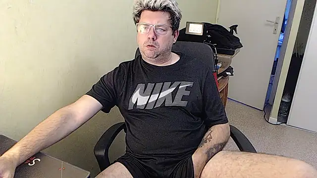 blueandwhite1 online show from 01-11-25, 08:11