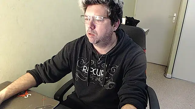 blueandwhite1 online show from 01-26-25, 10:12