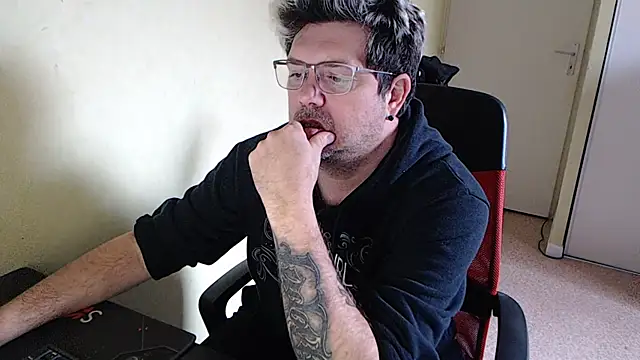 blueandwhite1 online show from 01-26-25, 01:36