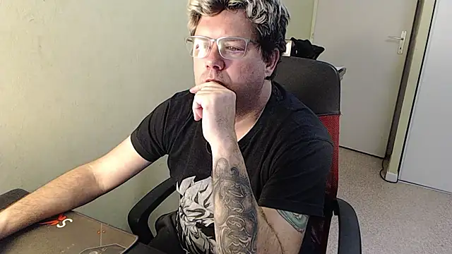 blueandwhite1 online show from 01-27-25, 04:43