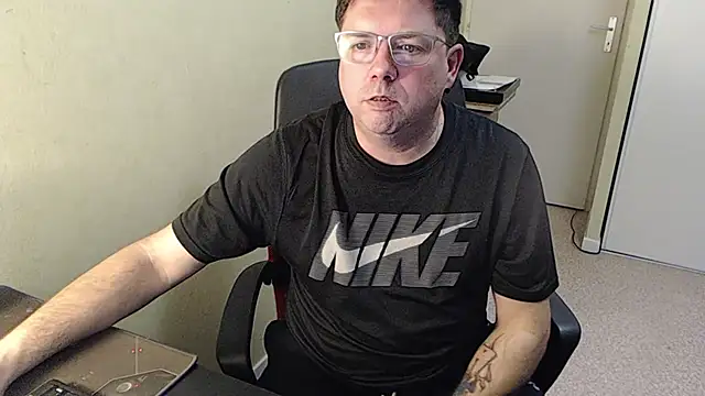 blueandwhite1 online show from 02-01-25, 09:19