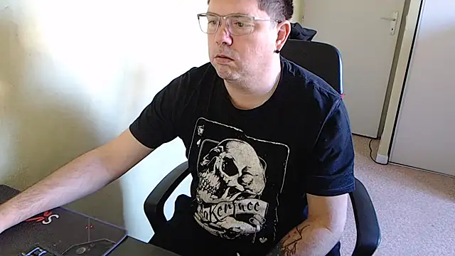 blueandwhite1 online show from 02-02-25, 09:51