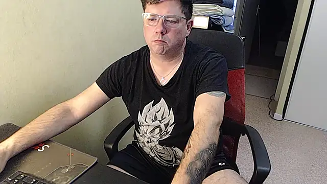 blueandwhite1 online show from 02-07-25, 03:52