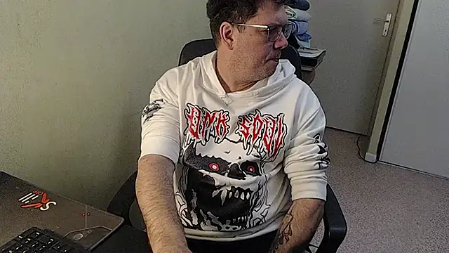 blueandwhite1 online show from 02-09-25, 09:16