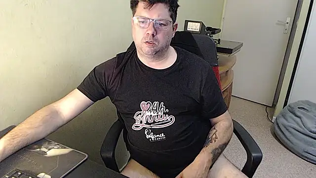 blueandwhite1 online show from 02-12-25, 08:06