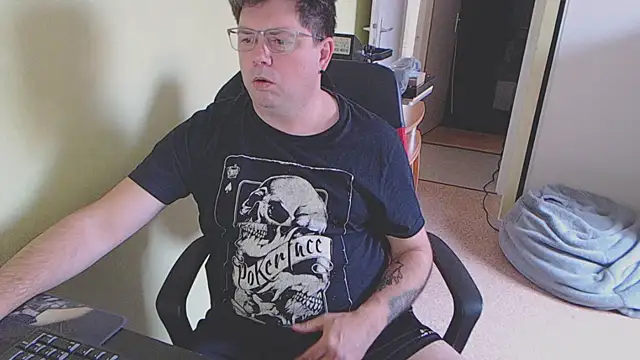 blueandwhite1 online show from 02-13-25, 03:46