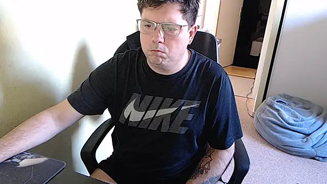 blueandwhite1 online show from 02-14-25, 03:58