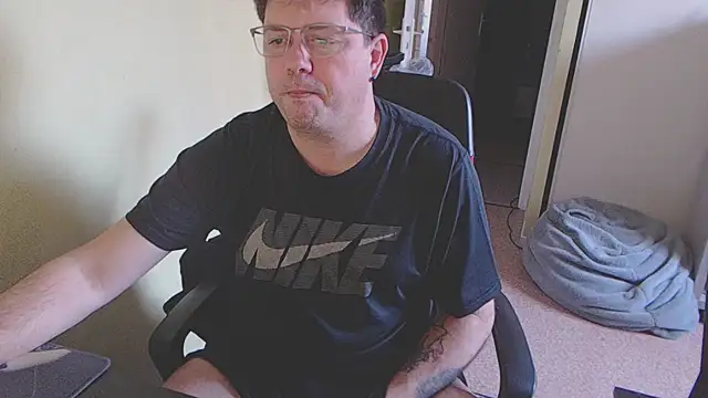 blueandwhite1 online show from 02-15-25, 08:11