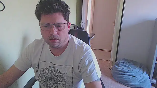 blueandwhite1 online show from 02-19-25, 03:27