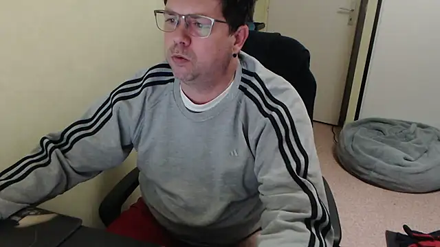 blueandwhite1 online show from 03-01-25, 08:21