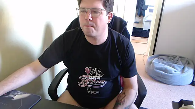 blueandwhite1 online show from 03-05-25, 03:40