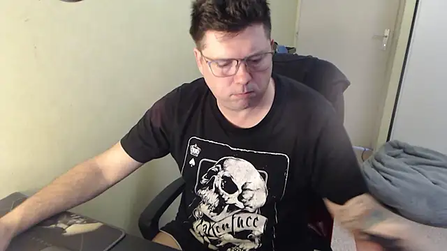 blueandwhite1 online show from 03-12-25, 08:19