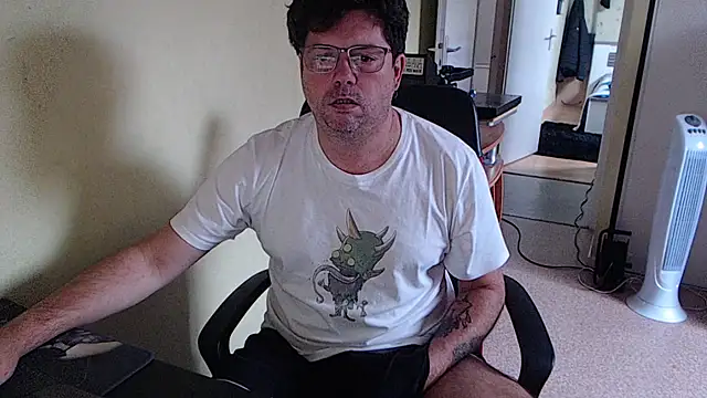 blueandwhite1 online show from 09-13-25, 07:30