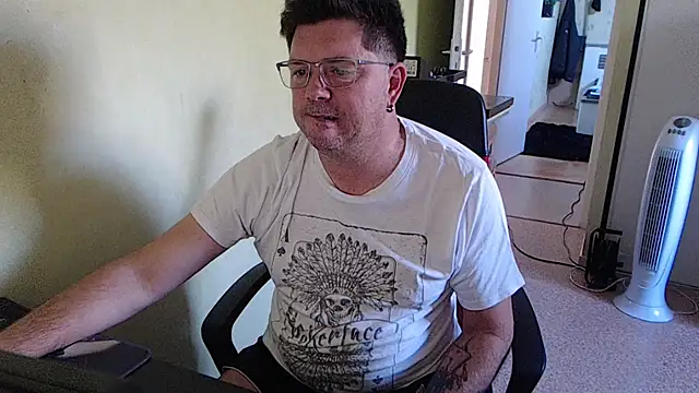 blueandwhite1 online show from 09-18-25, 02:19