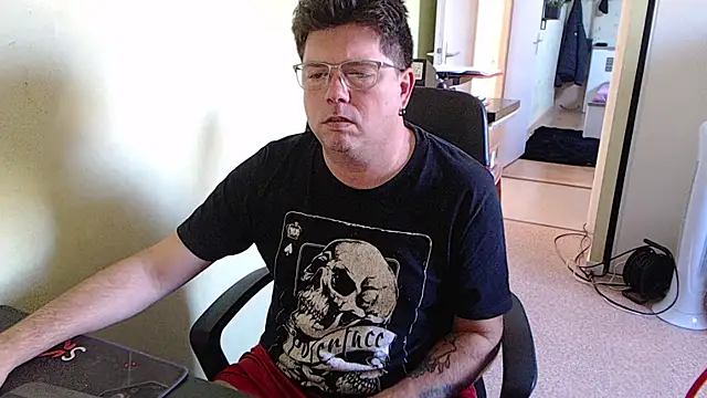 blueandwhite1 online show from 10-02-25, 02:35