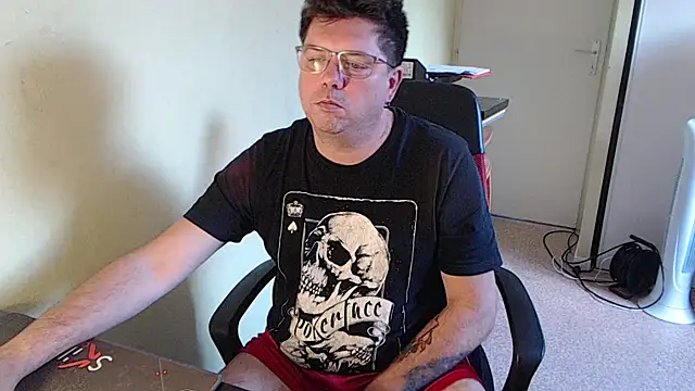 blueandwhite1 online show from 10-04-25, 07:50