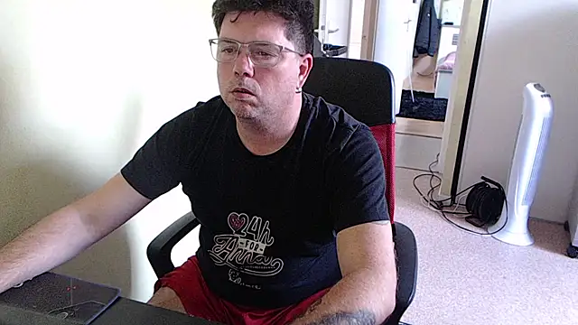 blueandwhite1 online show from 10-22-25, 03:01