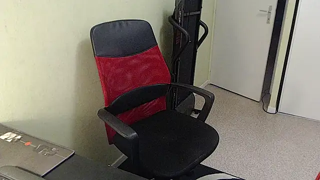 blueandwhite1 online show from 02-07-26, 08:18